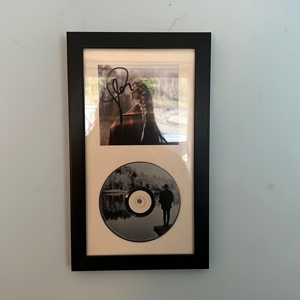 Signed Taylor Swift CD